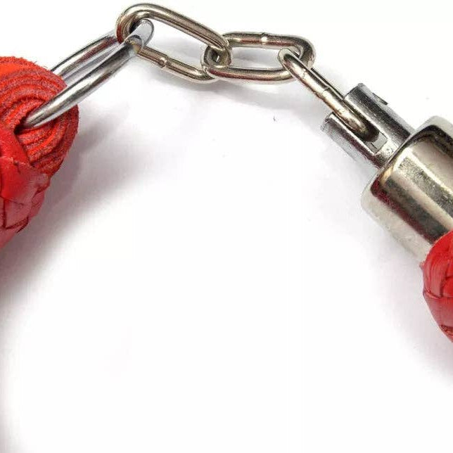 Close up of the metal chain links in the center of the flogger that make swinging this flogger fast and easy.